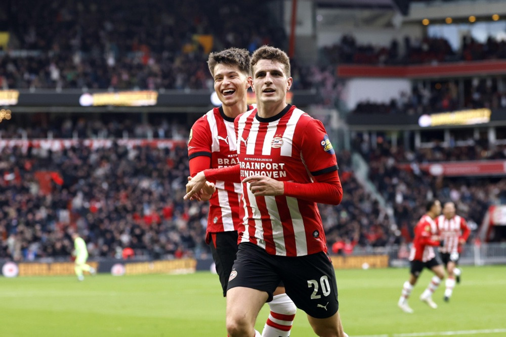 Remi PSV-a i Feyenoorda, Bajraktarević bio u sastavu PSV-a