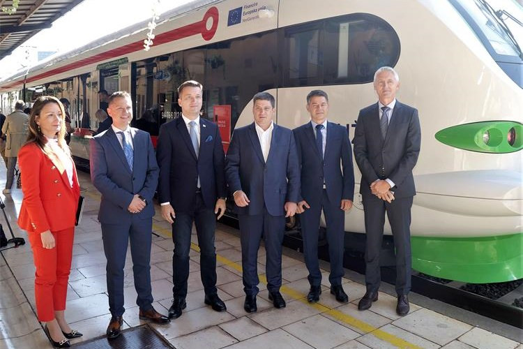 Prvi baterijski voz u Hrvatskoj pušten u promet