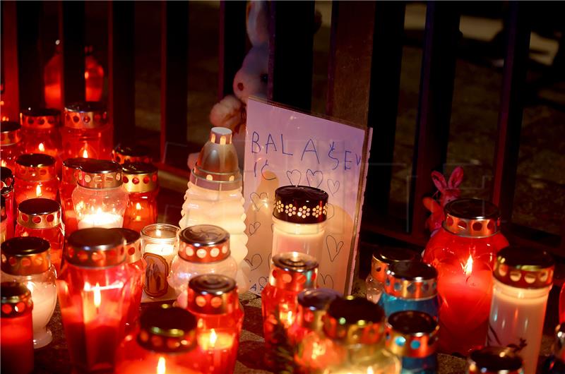 Počast Balaševiću odali su u Novom Sadu, Beogradu, Zagrebu...