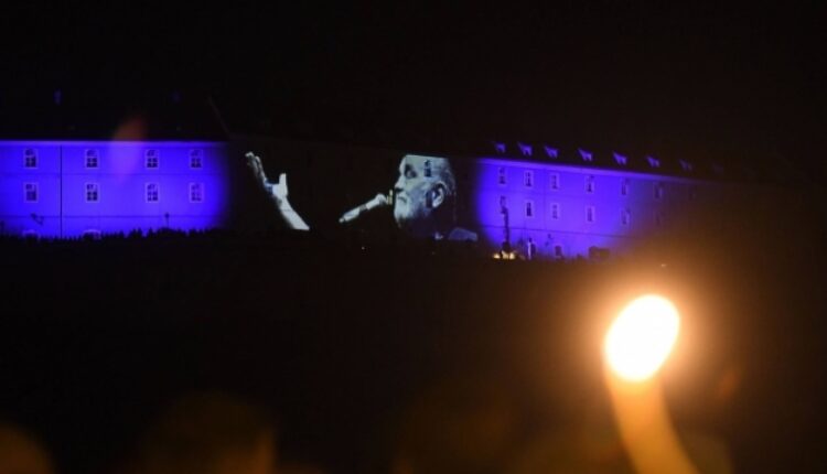 Hiljade građana na novosadskom keju ispratilo Đorđa Balaševića