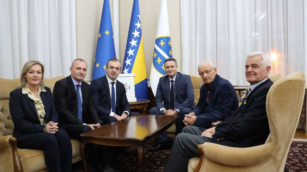 Bećirović razgovarao s dekanom i profesorima Fakulteta političkih nauka