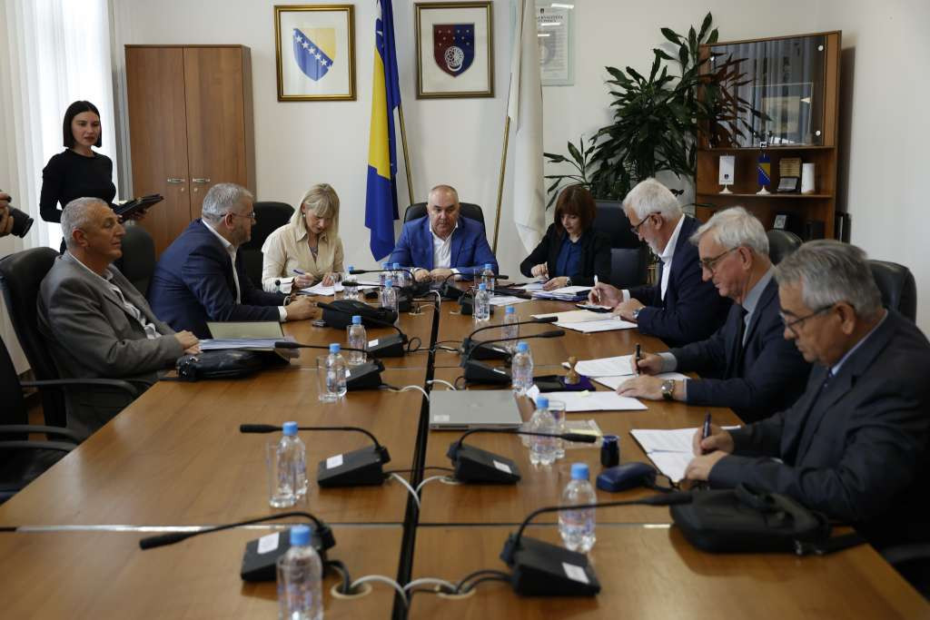 Bečarević i načelnici općina potpisali sporazume vrijedne 8,1 milion KM