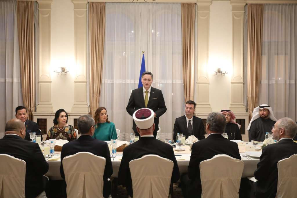 Bećirović organizirao iftar za ambasadore i reisu-l-ulemu Kavazovića