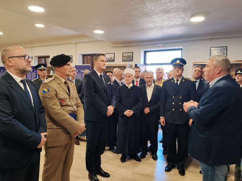 Bećirović na Dan Armije RBiH otvorio Muzej 5. Korpusa u Bihaću
