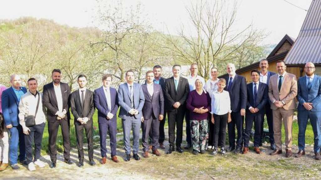 Bećirović u povratničkom naselju Miljeno kod Čajniča