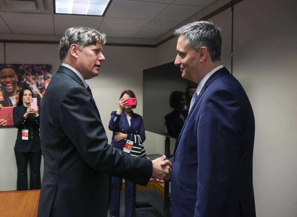 Bećirović na sastanku s Landauom poručio: Rukovodstvo entiteta RS ugrožava mir i stabilnost