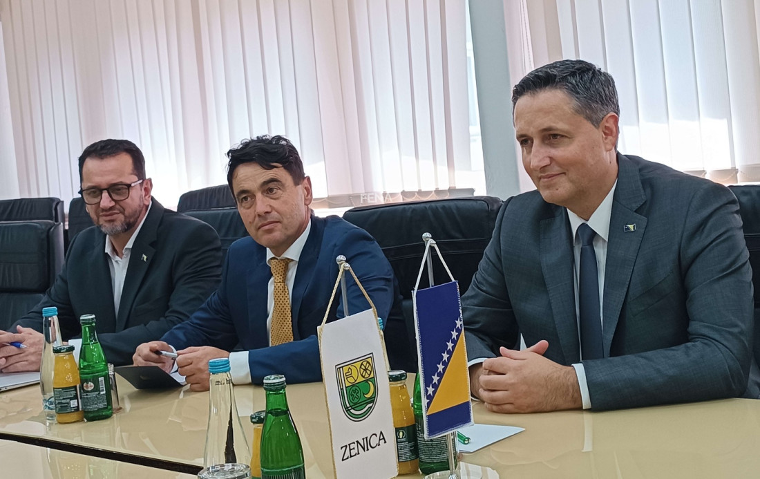 Bećirović o ekonomiji i politici razgovarao sa čelnicima gradske i kantonalne vlasti u ZDK