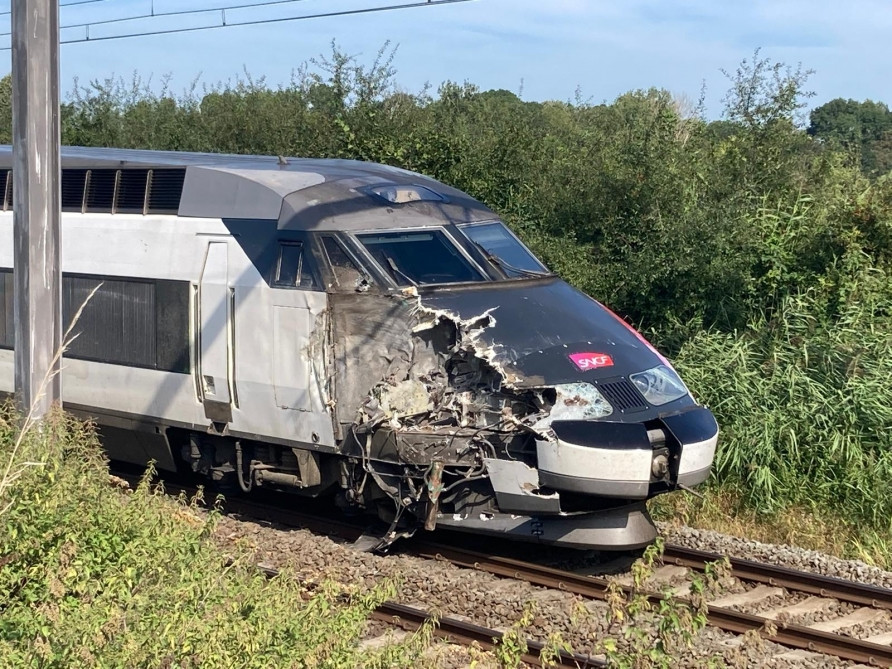 Brzi voz udario u traktor u Belgiji, prekinut željeznički saobraćaj