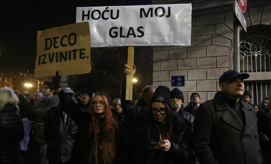Beograd: Osmi protest ispred zgrade RIK-a protiče mirno