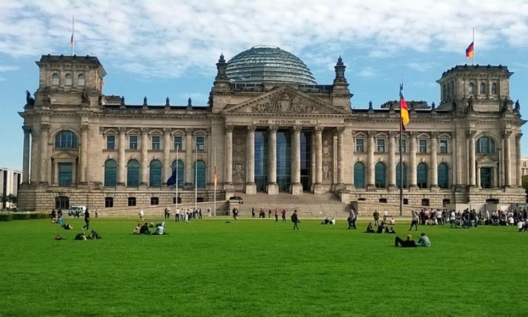 Bundestag 8. decembra bira novog kancelara