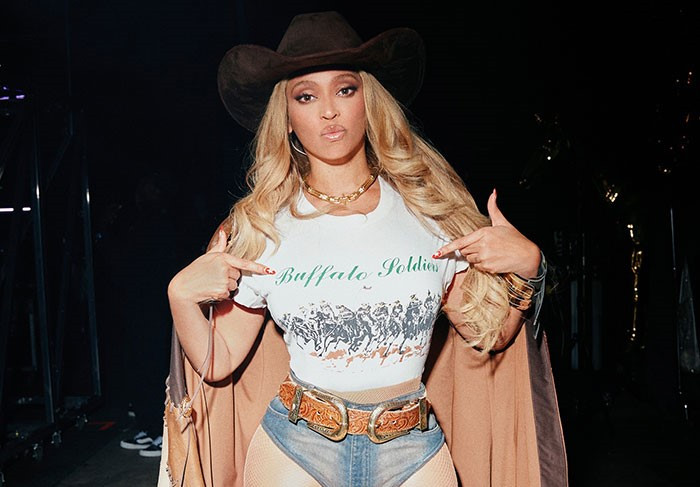 Beyoncé pod kritikama zbog majice s natpisom koji prikazuje Indijance kao neprijatelje