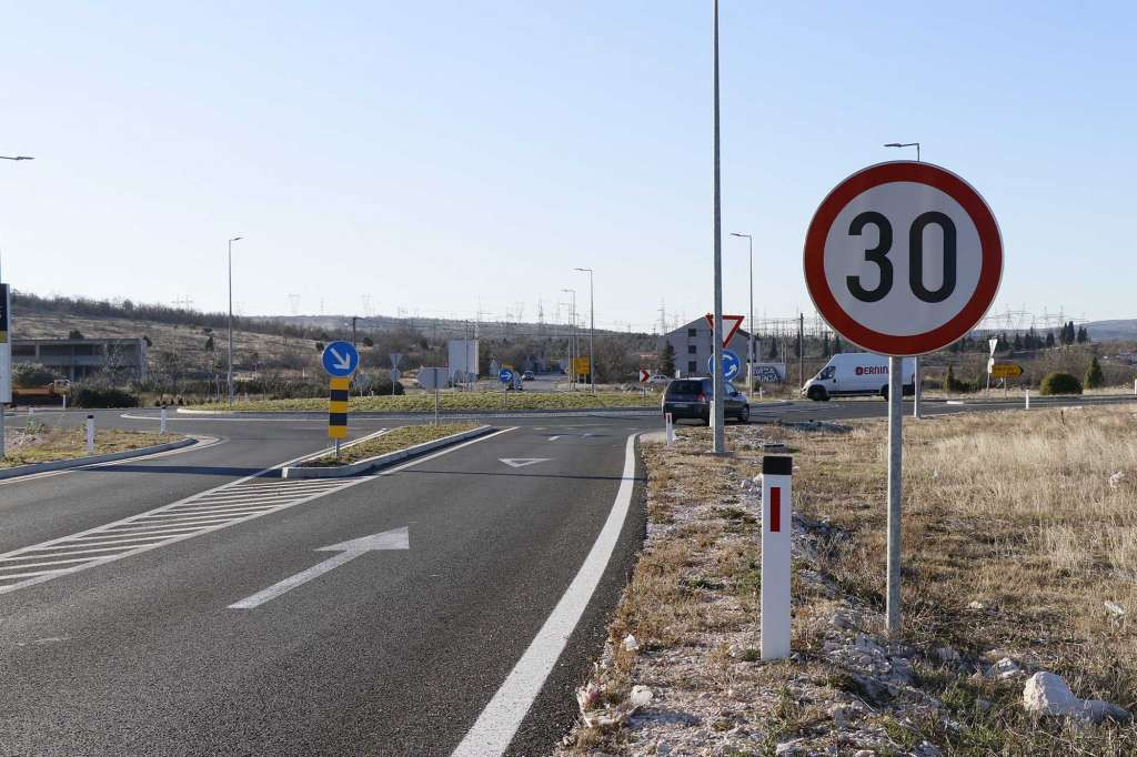 Jutros se u BiH saobraća bez značajnih smetnji, pojačan promet vozila na izlazu iz zemlje