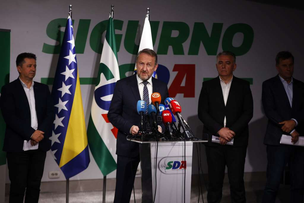 Izetbegović: Istražiti izjave o radikalizaciji i vojnim kampovima