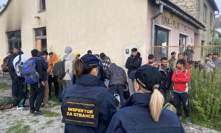 SPS - Izmještanje migranata iz napuštenih objekata na području Bihaća