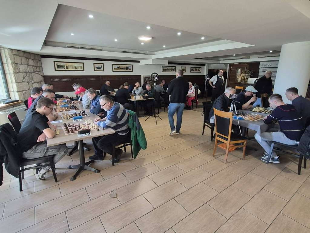 Održan šahovski turnir povodom Dana Bihaća