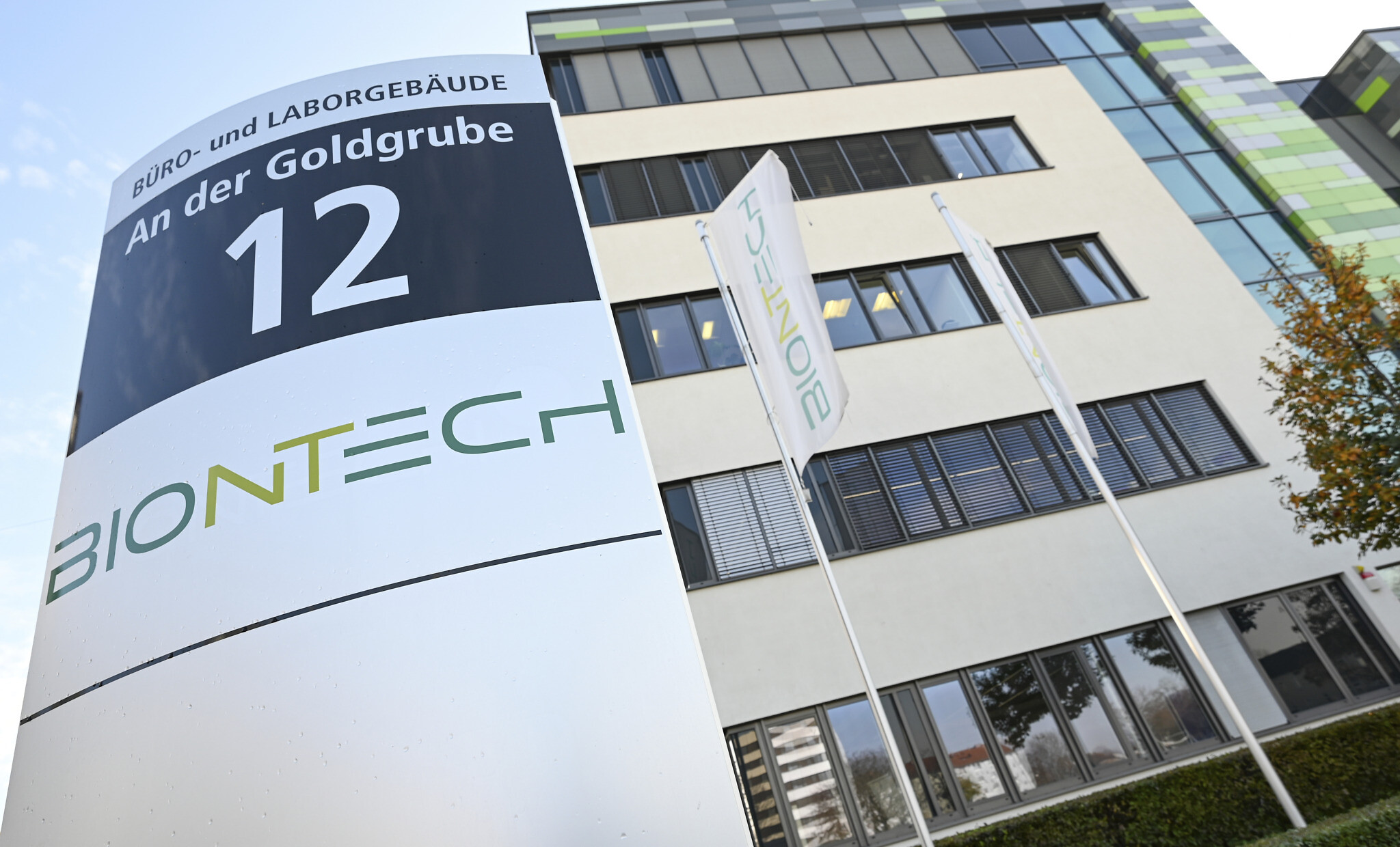 BioNTech planira dopremiti kontejnerske laboratorije u Afriku i početi prozvodnju Covid vakcine