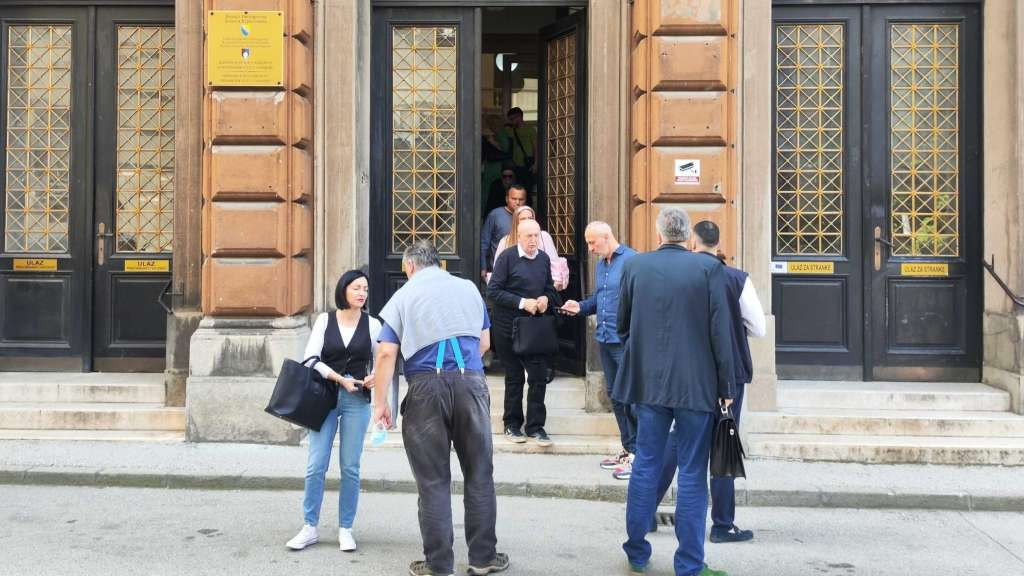 Odgođeno suđenje Aliji Delimustafiću i ostalima, naloženo privođenje optuženog Keme Kapura