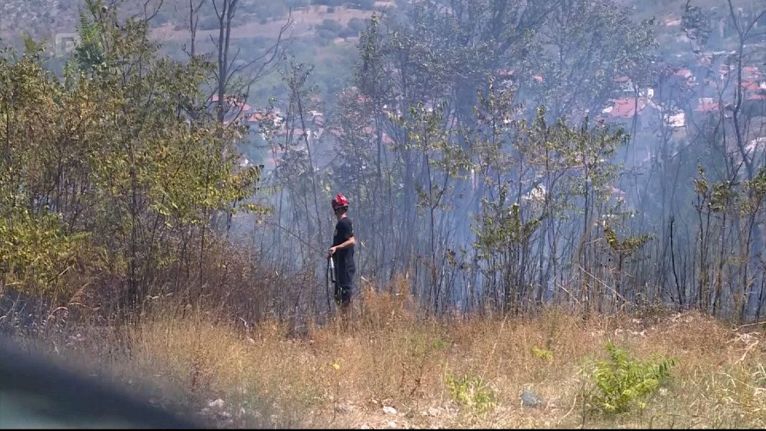 Požar kod Avijatičarskog mosta u Mostaru pod kontrolom