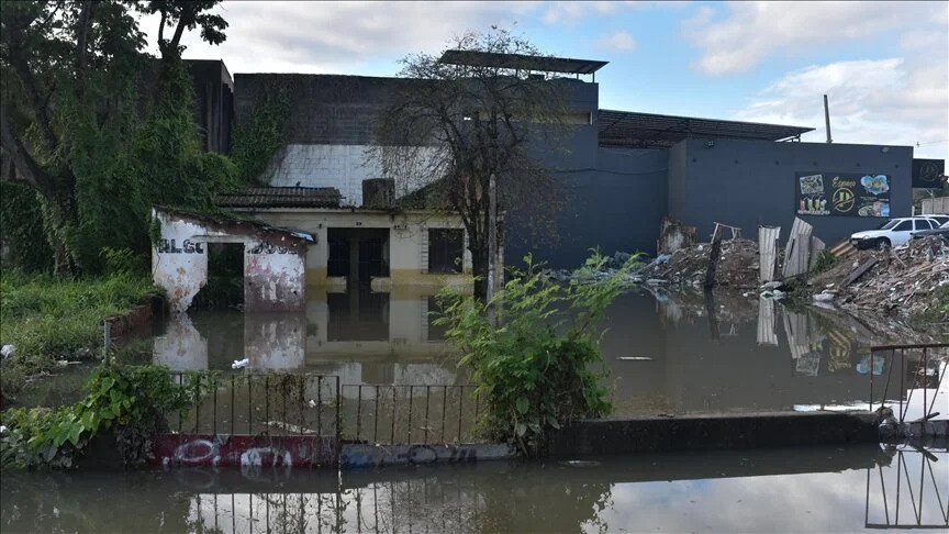 U poplavama i klizištima u Brazilu poginulo 27 osoba