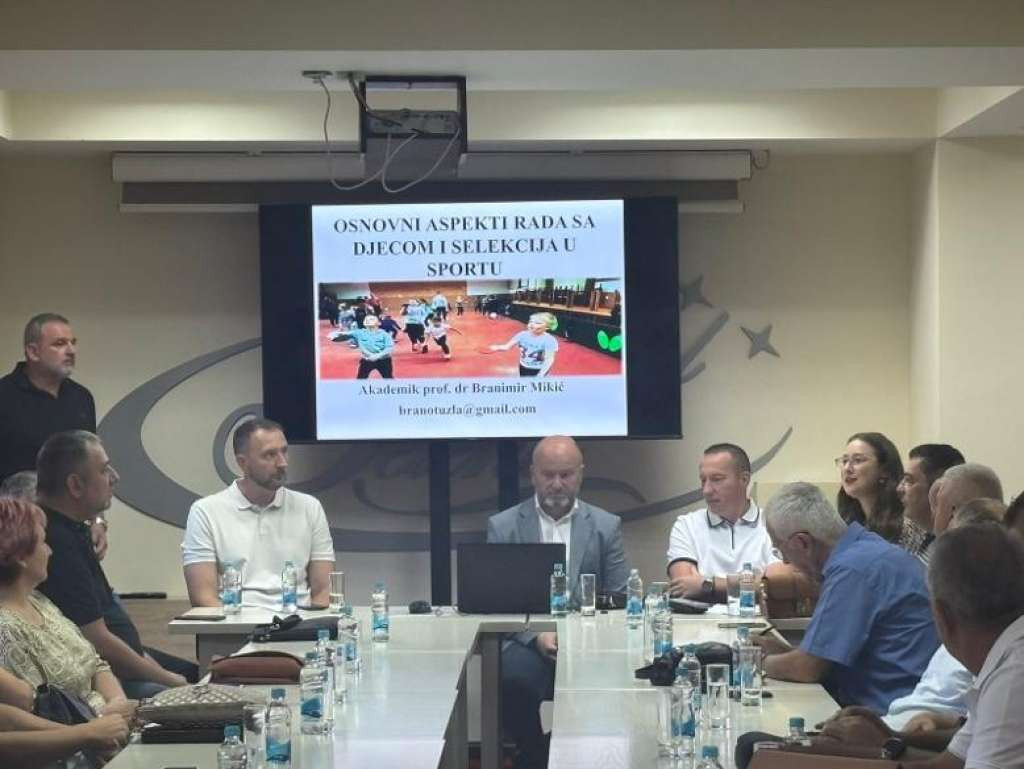 U Brčkom održano predavanje o radu s djecom i pravilnoj selekciji u sportu