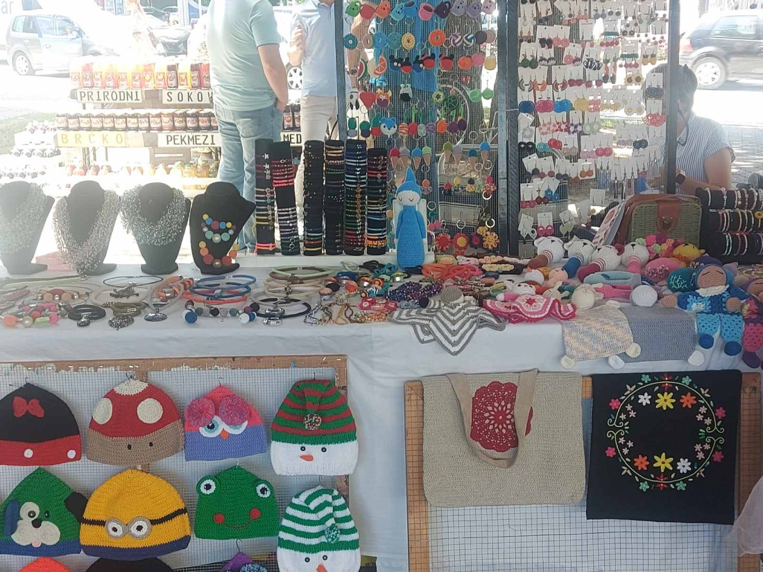 Na "Ženskom prodajnom bazaru" u Brčkom ručni radovi, nakit, kozmetika, domaća hrana i drugi unikatni proizvodi