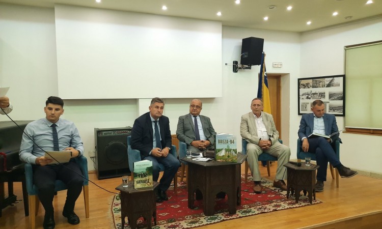 U Brčkom promovirane knjige Seada Jusića i Mirsada Selmanovića