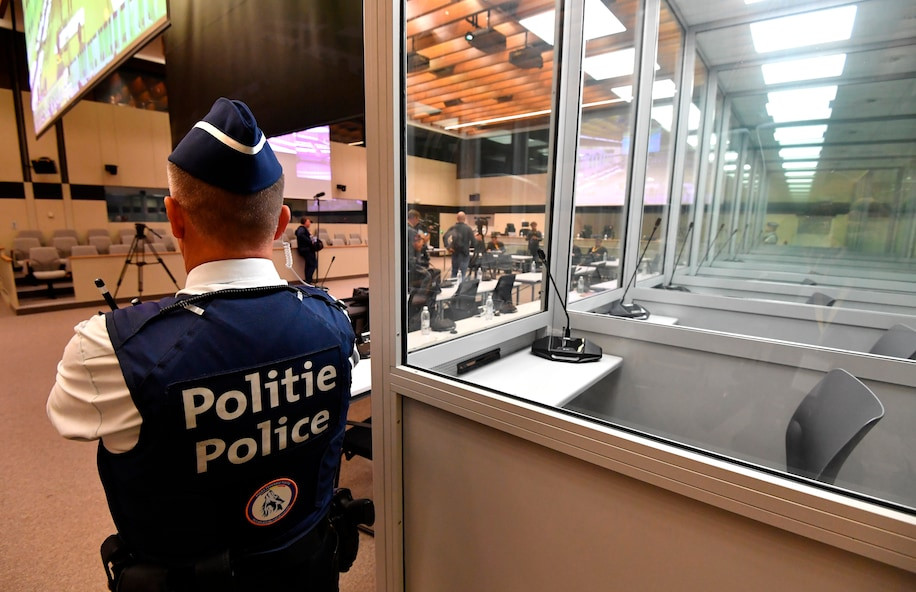 Počelo suđenje desetorici osumnjičenih za njihovu ulogu u terorističkim napadima 2016. u Briselu