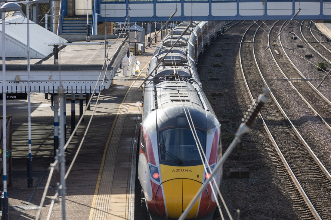 Dvojica Britanaca uhapšena zbog napada nožem u vozu - Policija isključuje terorizam