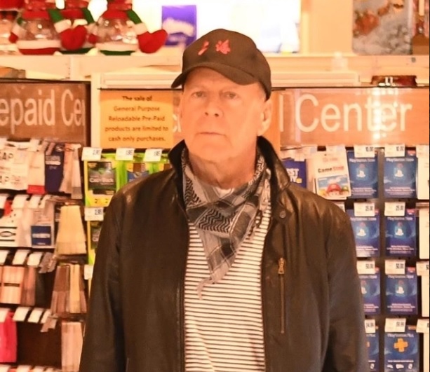 Bruce Willis izbačen iz prodavnice jer nije želio nositi masku