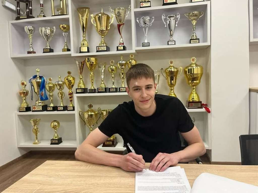 Bh. reprezentativac Jan Bulajić prvi profesionalni ugovor potpisao s Podgoricom