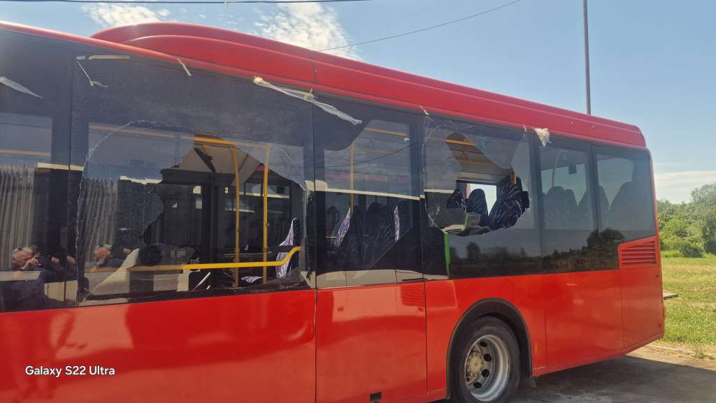 Kamenovan autobus s članovima KUD-a iz Brčkog