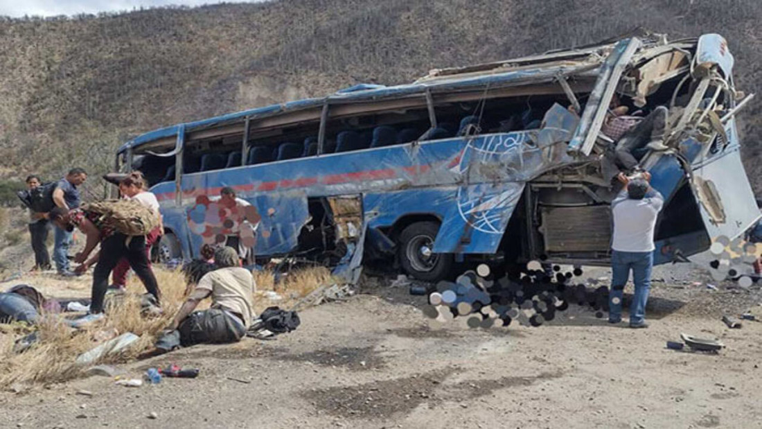 Meksiko: 10 poginulih u prevrtanju autobusa