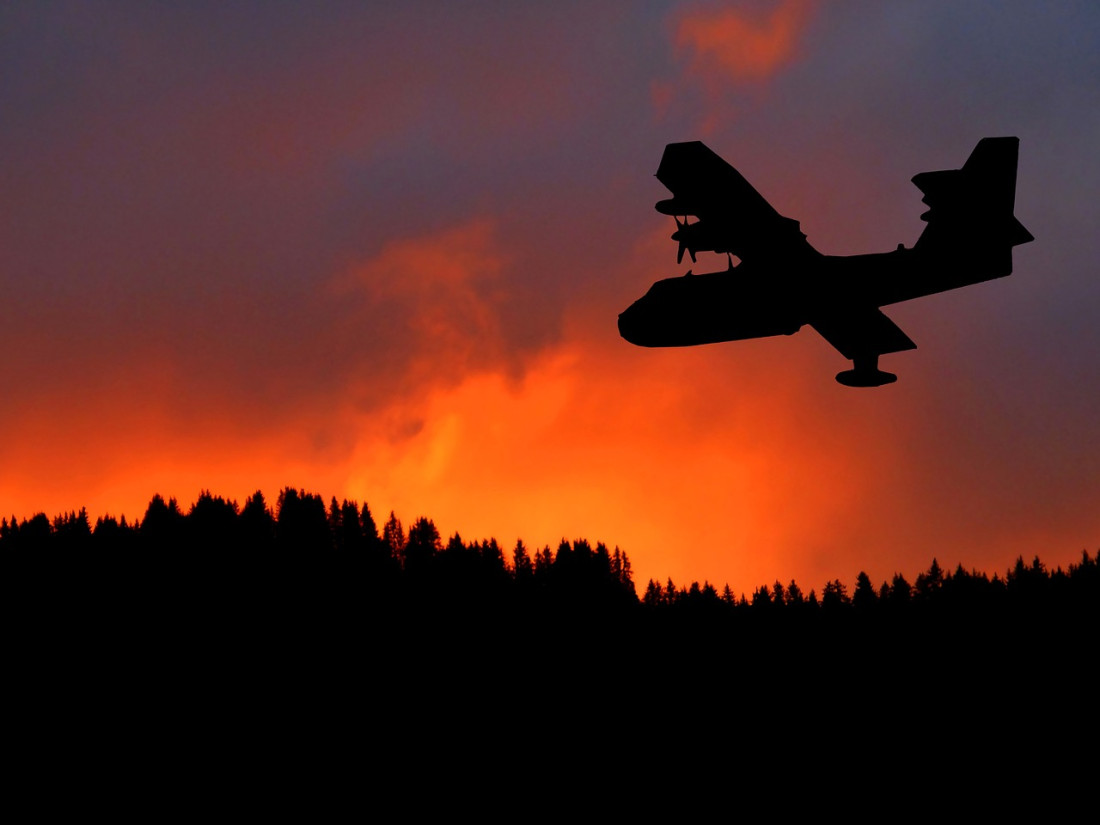 Požarišta u Tučepima i Vrsinama i dalje pod nadzorom vatrogasaca