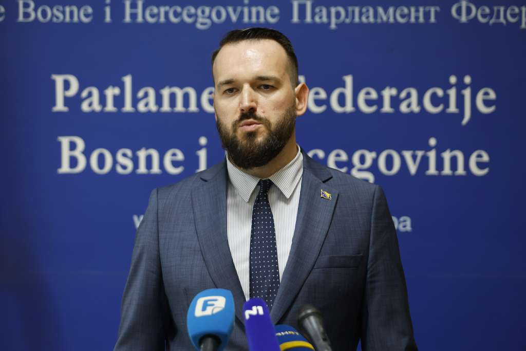 Čavalić: Prosječnu platu uvrstiti kao indikator za redovno usklađivanje penzija umjesto GDP-a