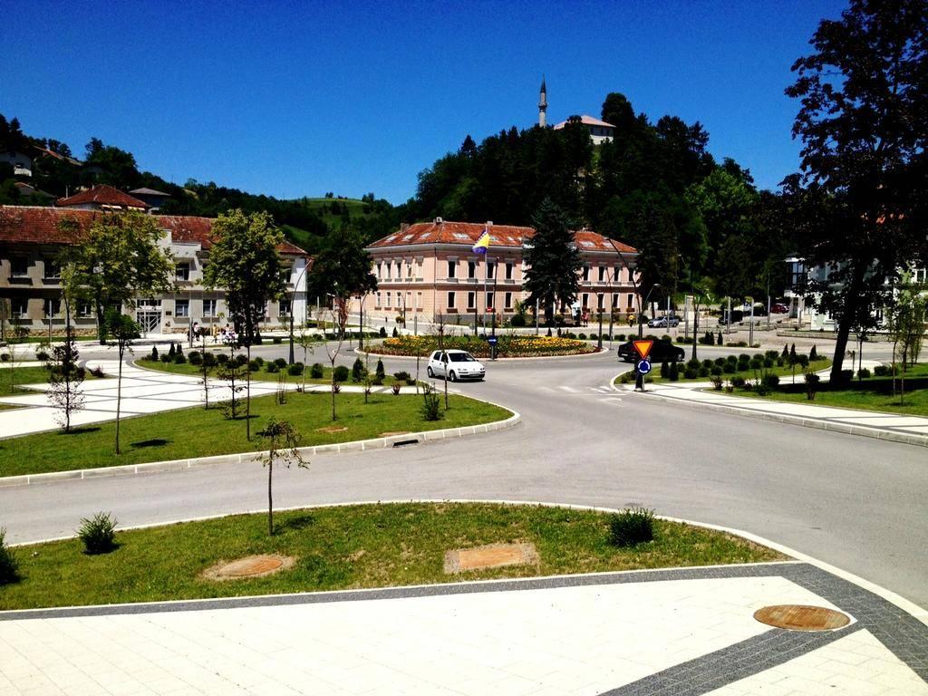 Cazinjani čiste svoj grad