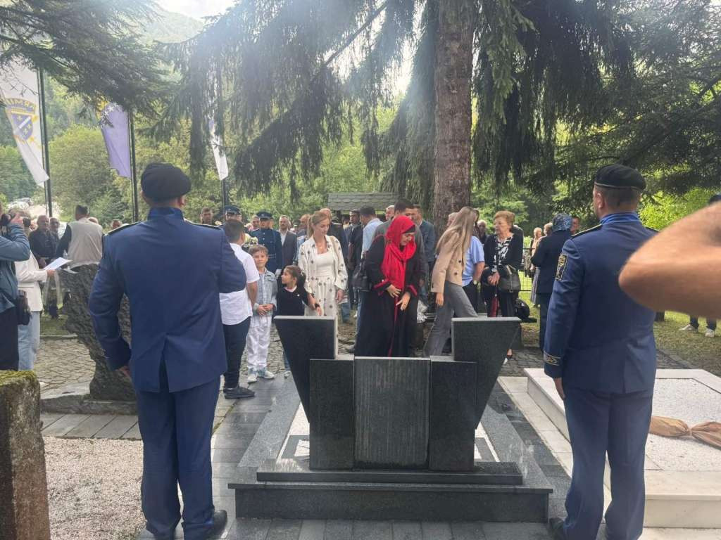 Obilježena 33. godišnjica pogibije Čedomira Domuza - heroja Igmana