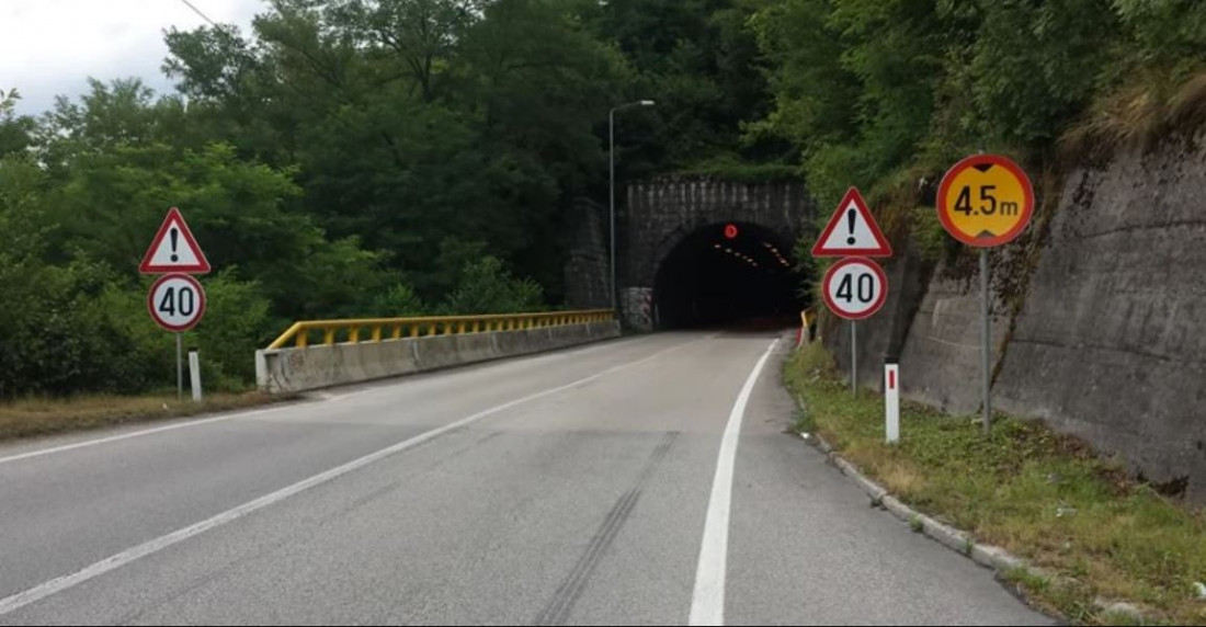 Zbog zapaljene cisterne obustavljen saobraćaj na MP Baraći-Mlinište