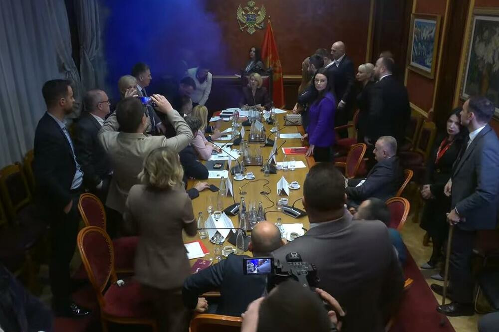 Dimna bomba u crnogorskom parlamentu, oporba tvrdi da je izvršen ustavni puč