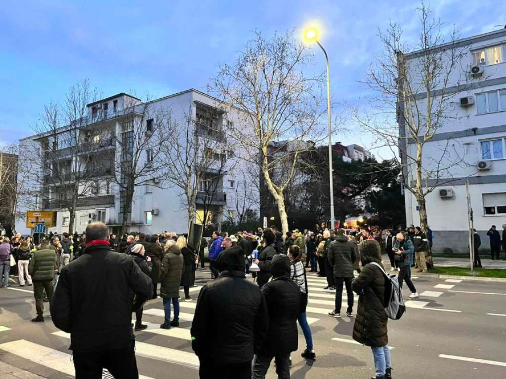 Crnogorski studenti blokirali prometnicu