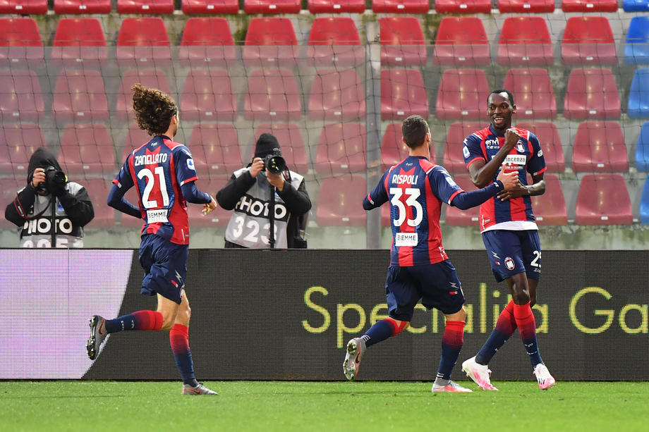 Fudbaleri Crotonea pobijedili su danas na svom terenu Benevento sa 4:1