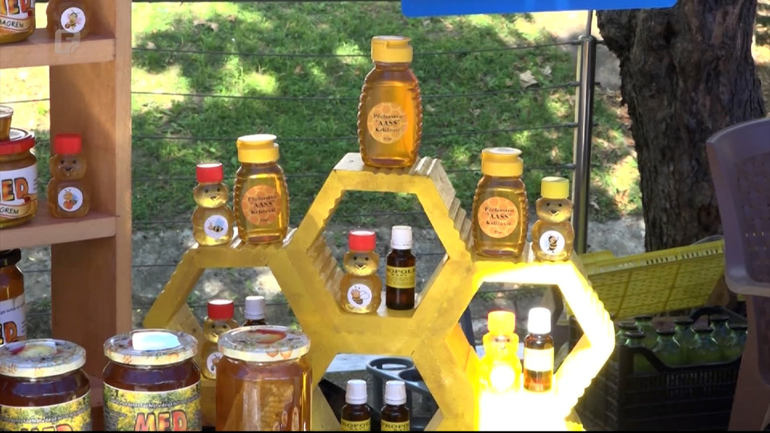 U Tešnju održan 17. sajam meda, pekmeza i voćnih delicija