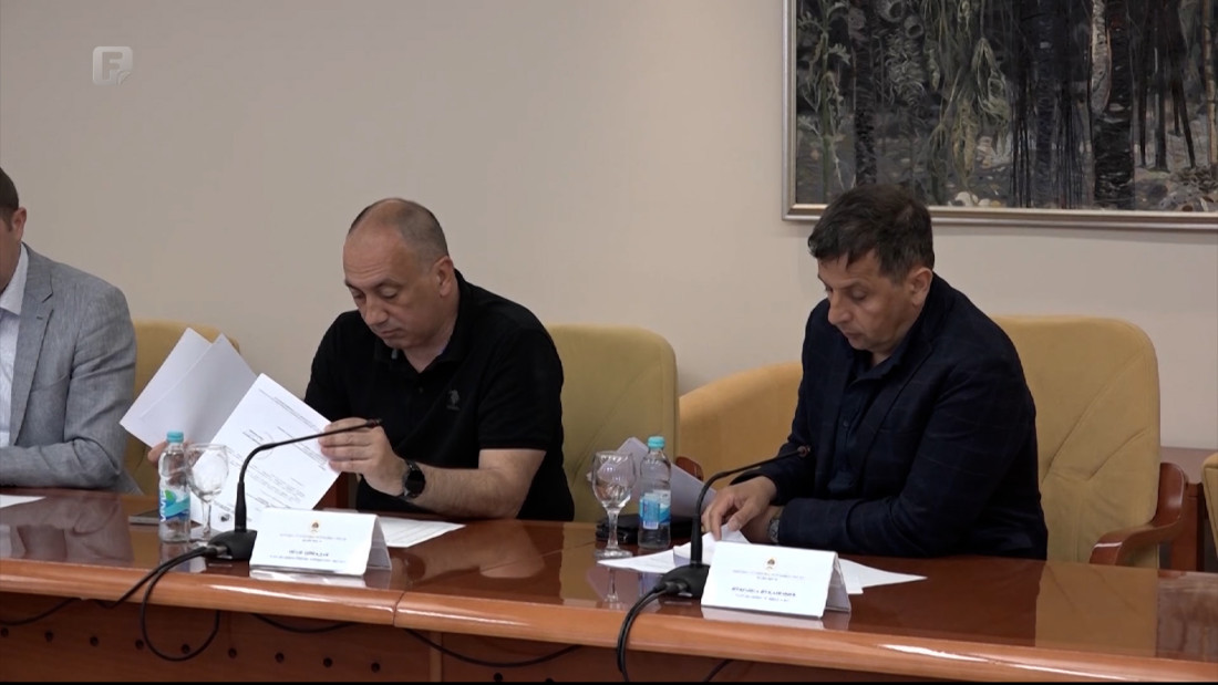 Vlast tvrdi da sve dovodi ravnopravan položaj, opozicija odgovara: Hoće da unište nas