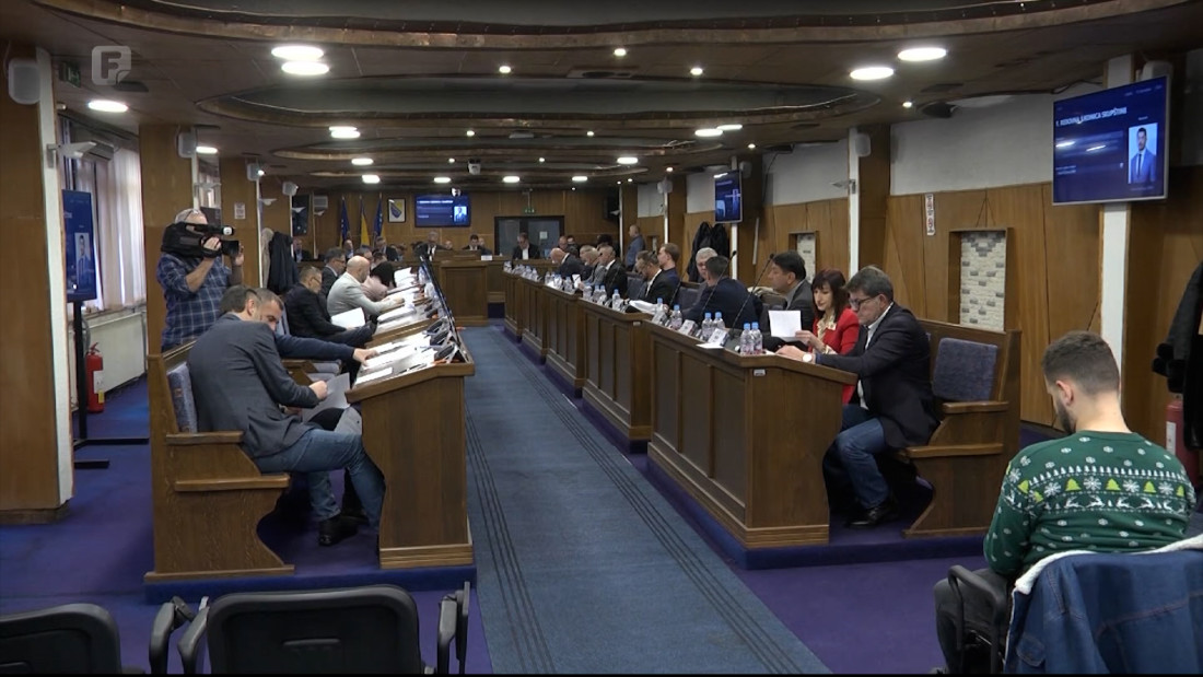 Puno muškaraca na brčanskoj političkoj sceni, ima mladih, ali i predstavnika Rusa i Turaka