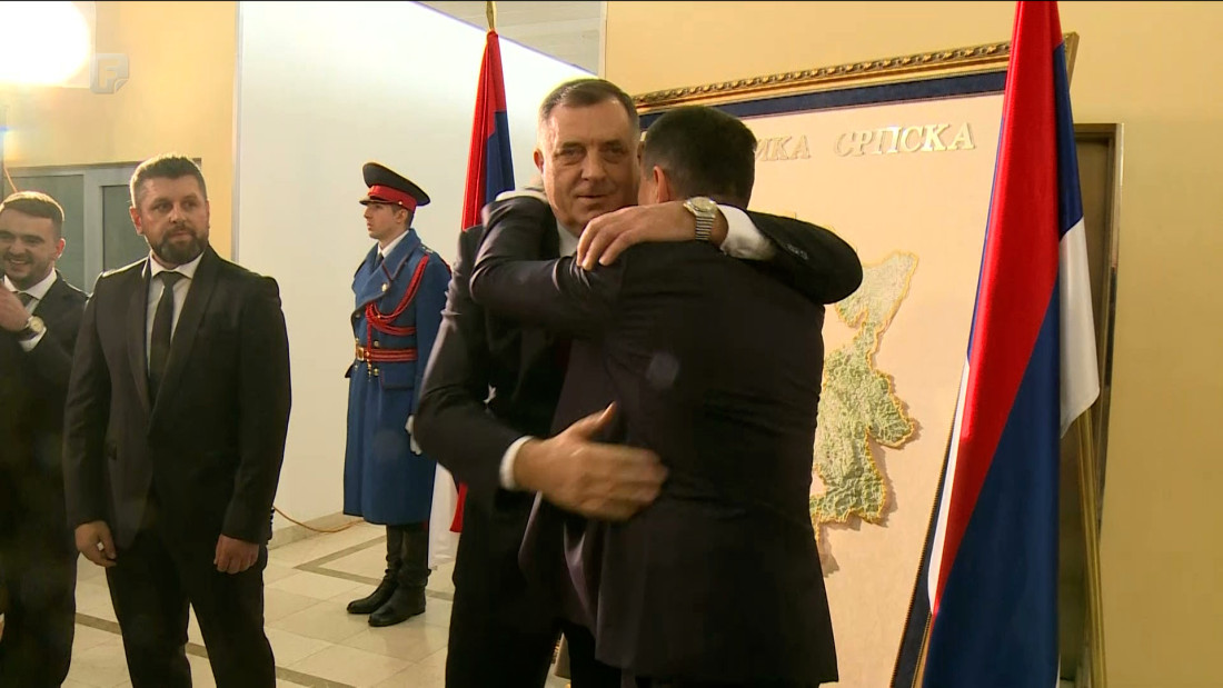 Dodik domaćin prijema, rame uz rame s njim i potpredsjednici entiteta