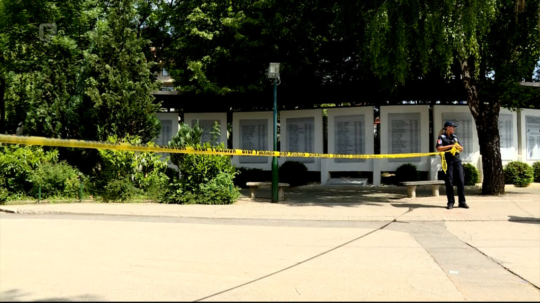 Osamnaestogodišnjak osumnjičen za bombaške dojave predat Tužilaštvu KS-a