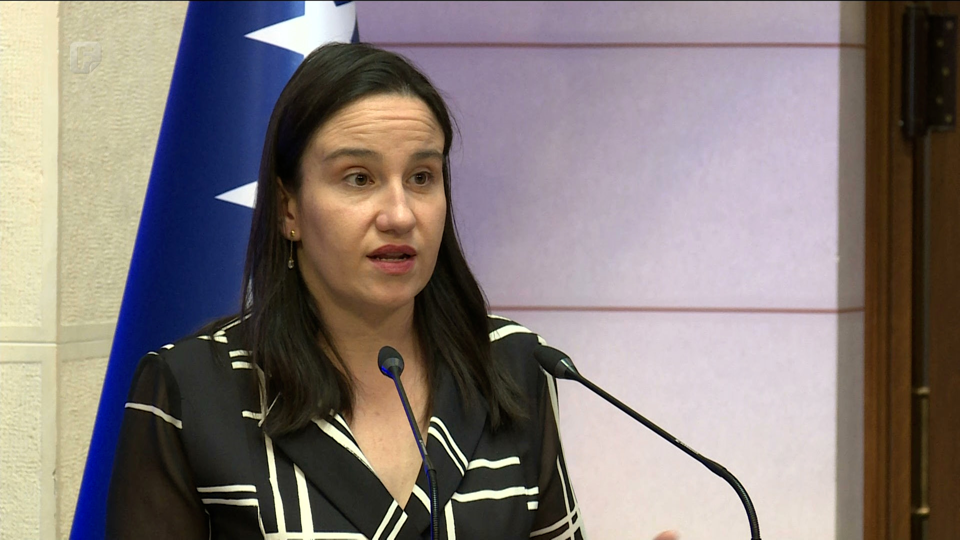 Karić Murphyju: Ni na jednom spomeniku u Sarajevu ne piše ko je počinilac