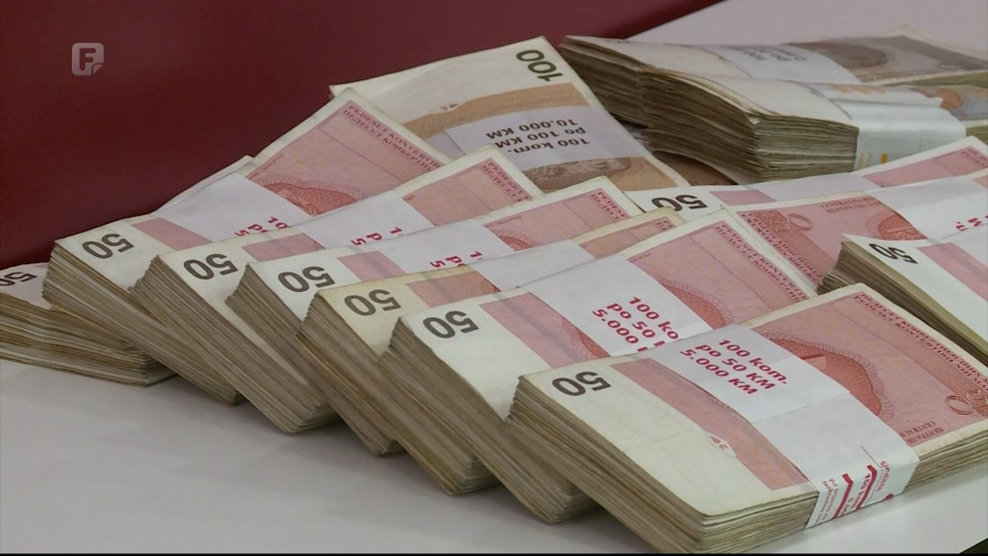 Federacija gubi milione, UIO ne zasjeda, prihodi rastu, Dodik se bogati