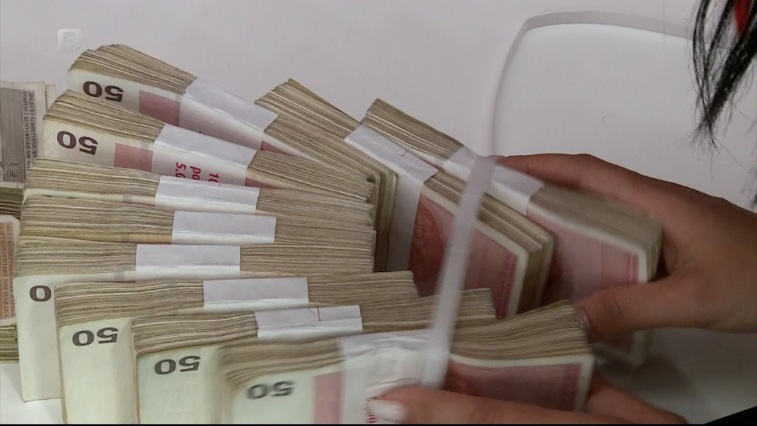 Osnovica zaposlenih u vlasti Federacije dignuta za 13 posto - sa svejedno enormnim primanjima, daj još više