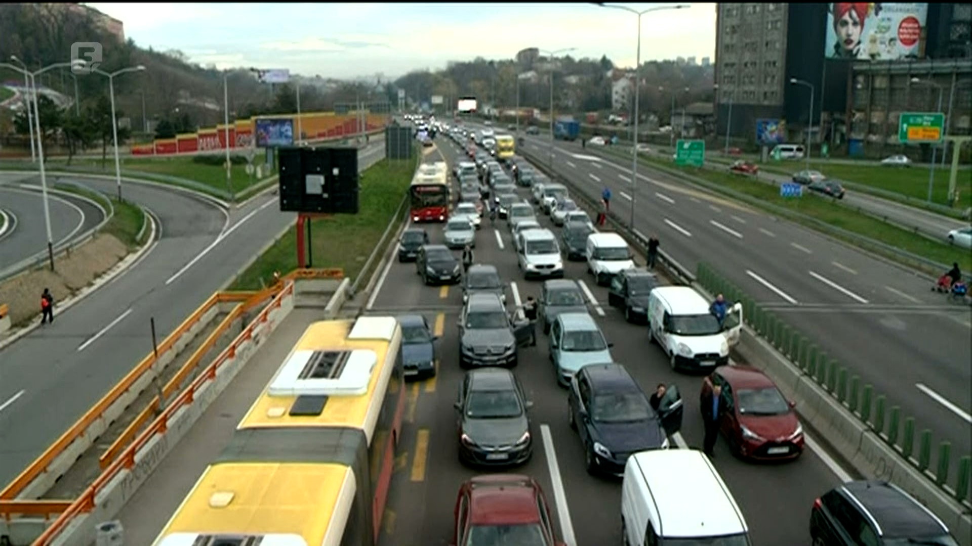 Srbija se zaustavila na jedan sat zbog referenduma i eksproprijacije 