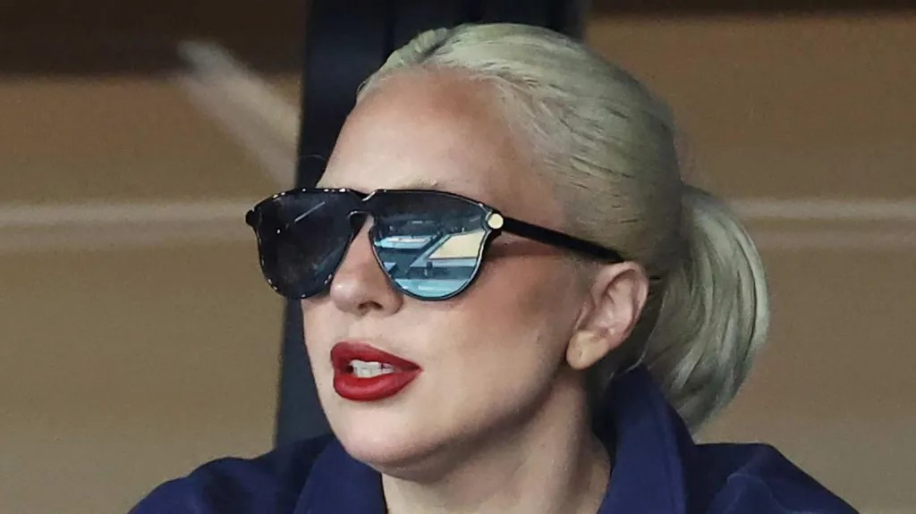 Lady Gaga fanovima u Parizu predstavila "komadić" svog narednog 7. albuma